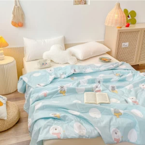 Keep Warm Antibacterial Skin-Friendly White King Size Queen Size Bedding Quilt On Sales
