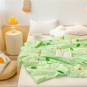 Fluffy High-Class Antibacterial Polyester Bed Quilt Custom China Kids Quilt Distributor