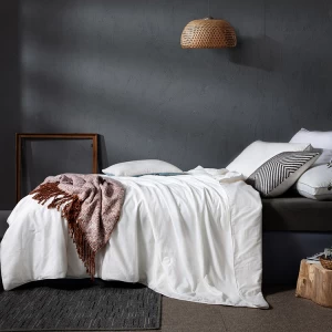 Домашнее шелковое наполнение Индивидуальные постельные принадлежности Летнее стеганое одеяло Кровать Китайское шелковое летнее одеяло Поставщик