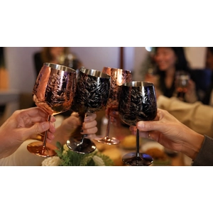 Do Stainless Steel Wine Glasses Affect the Taste of Wine?