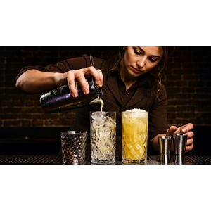 Boston Shaker vs Cobbler Shaker for Commercial Bars: Which One Should You Buy?