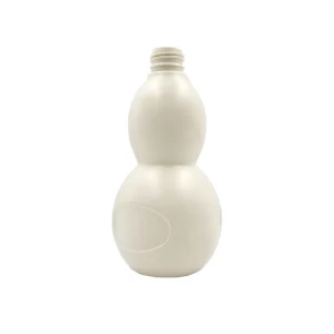 La botella de plástico con forma de calabaza
