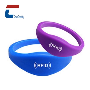 クローズ扁平形状シリコンRFIDリストバンドカスタム卸売業者