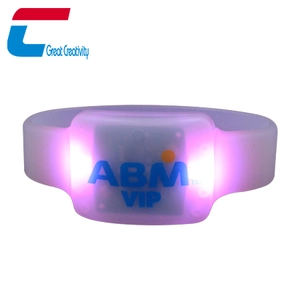 pulseira de silicone com flash de controle remoto