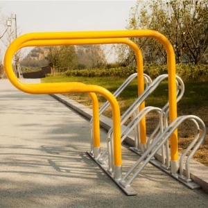 Hoogwaardige moderne meervoudige stalen fietsstandaards Hoge en lagere fietsenrekken voor fietsen