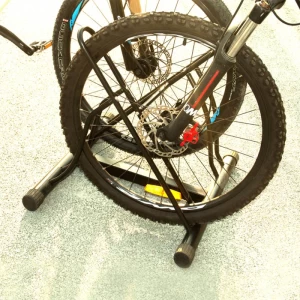 Soporte portátil de alta calidad para estacionamiento de bicicletas, soporte de exhibición para bicicletas de dos capacidades