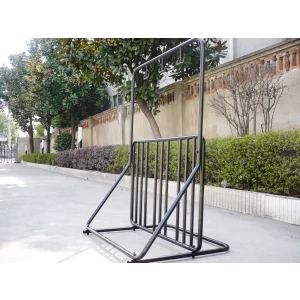 Supporto per parcheggio all'ingrosso con display per bici da recinzione in acciaio al carbonio con gancio per casco, soluzioni di parcheggio per esperti in Cina, fornitore di cavalletti per bici
