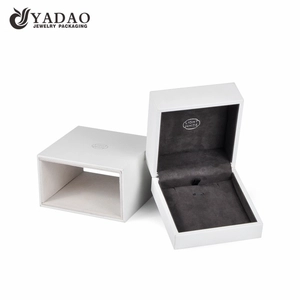 Yadao الفاخرة البلاستيك المجوهرات مربع التعبئة والتغليف مع كم خارج قلادة مربع وسادة الإسورة مربع
