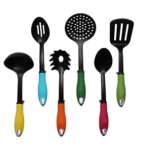 厨房用具烹饪套装包括7件不粘锅小工具 - 汤壳分离机漏勺开槽特纳勺面食叉子和烛台