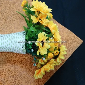 꽃 무늬 포장을위한 새로운 엠보싱 GTRX-OR01 폴리 프로필렌 스펀 본드 비 - 짠 재료