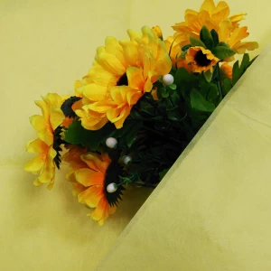 Envoltura de tela no tejida Fábrica, maní en relieve Flor Envoltura de papel PET Tela no tejida, Embalaje de flores al por mayor en China