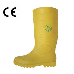 防水PVC黄色厂胶靴在中国