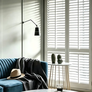 Contraventanas de madera de paulownia Acabado de veta de madera natural Incorporado Personalizable Bloqueo UV Diseño contemporáneo Interior