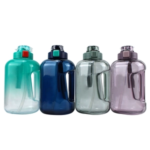 热销产品 Tristan 1600ml 透明水瓶 塑料水 1.6L 水瓶 带吸管