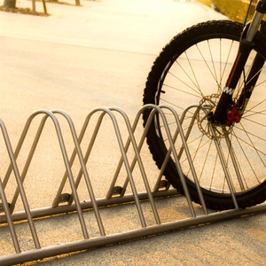 Nieuwe aankomst driehoekig gepoedercoat fietsenrek voor 5 fietsen