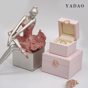 babyrosa PU-Leder-Schmuck-Verpackungsbox, Liebesgeschenk-Verpackung, Ring-Anhänger-Armreif-Box