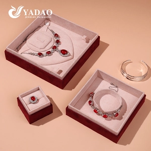 Nuova collezione di portagioie in velluto ultra fine di lusso rosso vino