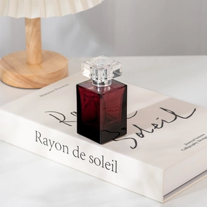 Pakyawan red square luxury glass pabango bote para sa alkohol