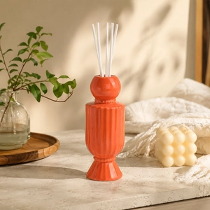 Vaso per fragranze decorativo con bottiglia con diffusore a lamella in ceramica rosso corallo personalizzato