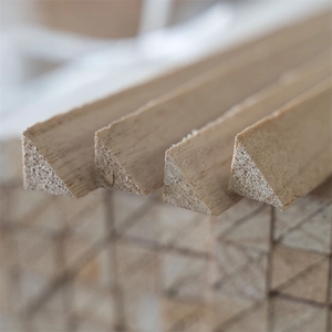 Prezzo economico e listelli in legno triangolare di Paulownia di alta qualità Strisce per smusso in legno