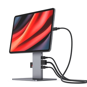 iPad POS-standaard met geïntegreerde hub voor het opladen van meerdere apparaten, ideaal voor detailhandel- en betalingsoplossingen