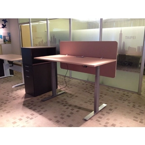 中国 2 motors Height Adjustable Office Desk メーカー
