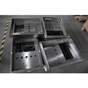 China stainless steel welding contron box tapping with bolt fabrikant
