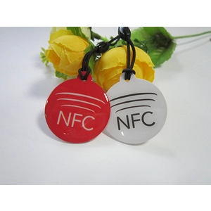 Chuangxinjia 공장은 Topz512 칩으로 PVC NFC 태그를 제조합니다.