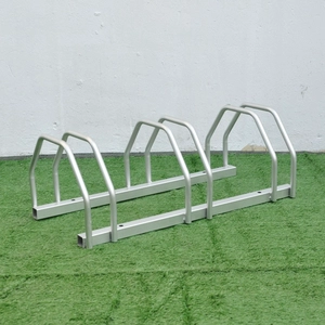Aangepaste outdoor fietsenrek voor 3 fietsen display vloerstandaard