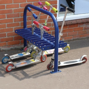 Soluções de economia de espaço Rack de segurança escolar de alta qualidade para scooter