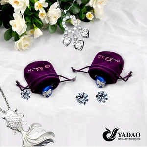 2015 neueste lila Samt Beutel für Schmuck-Paket mit einer Schnur und das Logo Made in China