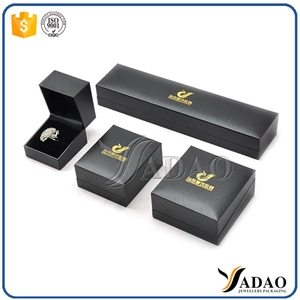 2016 envases de lujo Fahion cuero y joyería de papel caja cómoda sensación de lujo Conjunto de la insignia de encargo de la joyería de cuero caja de regalo Cajas Impreso