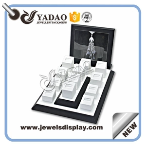 Exhibición de la joyería de cuero hermoso de anillo hecho en China