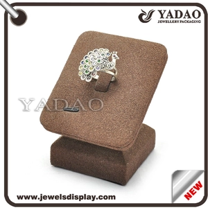 La oferta de China exhibición de la joyería de terciopelo OEM reposar durante anillo