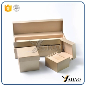 โรงงานขายส่งราคาฟรีโลโก้พลาสติกกล่องเครื่องประดับชุดสร้อยข้อมือจี้แหวนกำไลโซ่ต่างหูกล่องรวมทั้งกำหนด