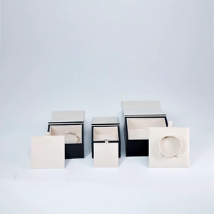 Hochwertige Plastikschmuck Verpackungsbox Langes Armband Box Anhänger Kette Verpackungsbox Geschenkbox