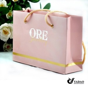 Fabrikpreis Rosa Schmuck-Einkaufstasche mit Goldfolie Logo und goldener Farbe hand China Hersteller