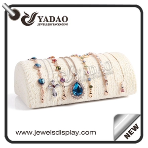 Moda personalizada y exhibición libre de la joyería del brazalete de la ropa de diseño de stands hechos en China