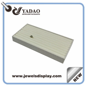 Hochwertige Bettwäsche weißen Schaumstoffstreifen Schmuck-Display Tray für Ring anzuzeigen China maufacturer