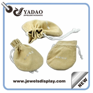Venta caliente nueva bolsa de terciopelo para el anillo / collar / pandent con su logotipo y cadena