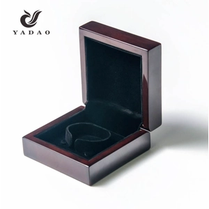 Lacquer Finish Gloss Bespoke เครื่องประดับที่กำหนดเองกำไลสร้อยข้อมือบรรจุภัณฑ์กล่องไม้