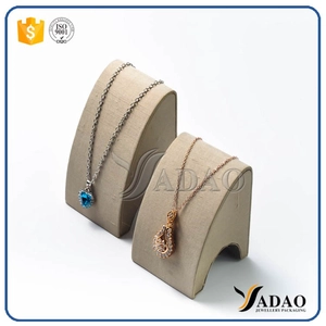 O mais recente fabricado na China, fantástico e personalizado OEM disponível em tecido mfd / veludo / display suspenso de couro pu