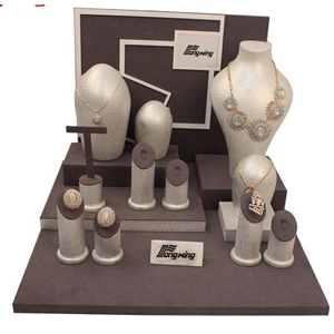 Lata exhibición de la joyería personalizada más populares se destacan para el almacén extranjera con su logotipo hecho en China