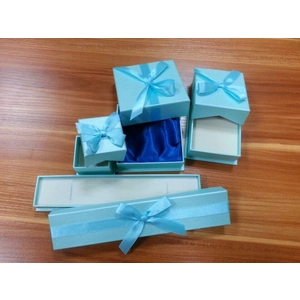 Commercio all'ingrosso di alta qualità che piega scatola di carta Libro blu di colore Magnetic Jewelry Box imballaggio con il nastro