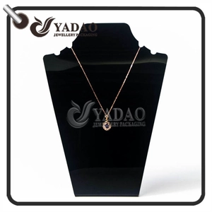 Busto per collana in resina Yadao OEM / ODM con dimensioni personalizzate e logo adatto per esposizione a sospensione in vetrina.
