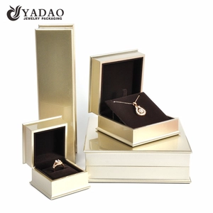 Yadao ขายส่งกล่องพลาสติกหรูหราโกลเด้นพิมพ์กล่องสีกล่องบรรจุภัณฑ์เครื่องประดับที่มีการแทรกที่แตกต่างกัน
