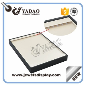 personalizzare braccialetto fatti a mano in legno vassoio dell'esposizione dei monili a catena collana display con gancio in vassoio di gioielli