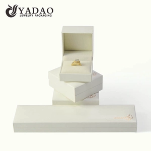 ปรับแต่งเครื่องประดับพลาสติกกล่องบรรจุภัณฑ์แหวน / ต่างหู / จี้ / กำไลข้อมือ / สร้อยข้อมือกล่องของขวัญบรรจุ