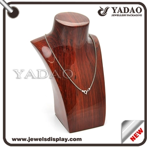 la resina de laca brillante caliente venta Joyas Collar y colgante de mdf + pu cuero expositor con calidad superior y precio económico para venta por mayor
