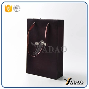 vendita all'ingrosso durevole dell'OEM di qualità superiore fatta a mano 210/230 / 250gsm materiale di carta regalo / sacchetti della spesa